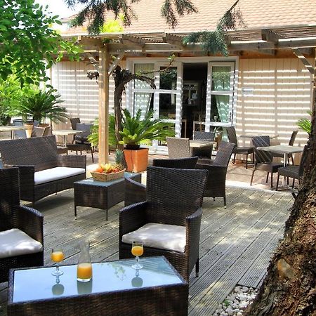 Fasthotel Toulon Cuers Bagian luar foto