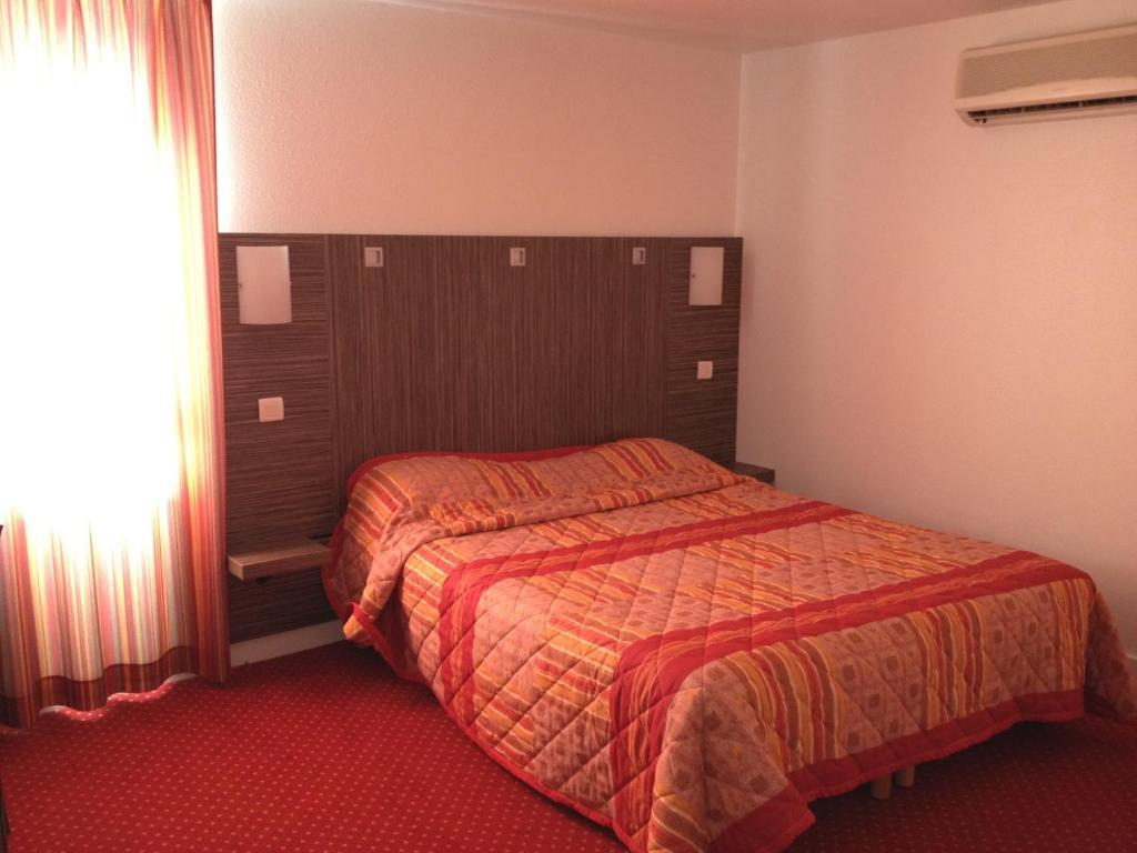 Fasthotel Toulon Cuers Bagian luar foto