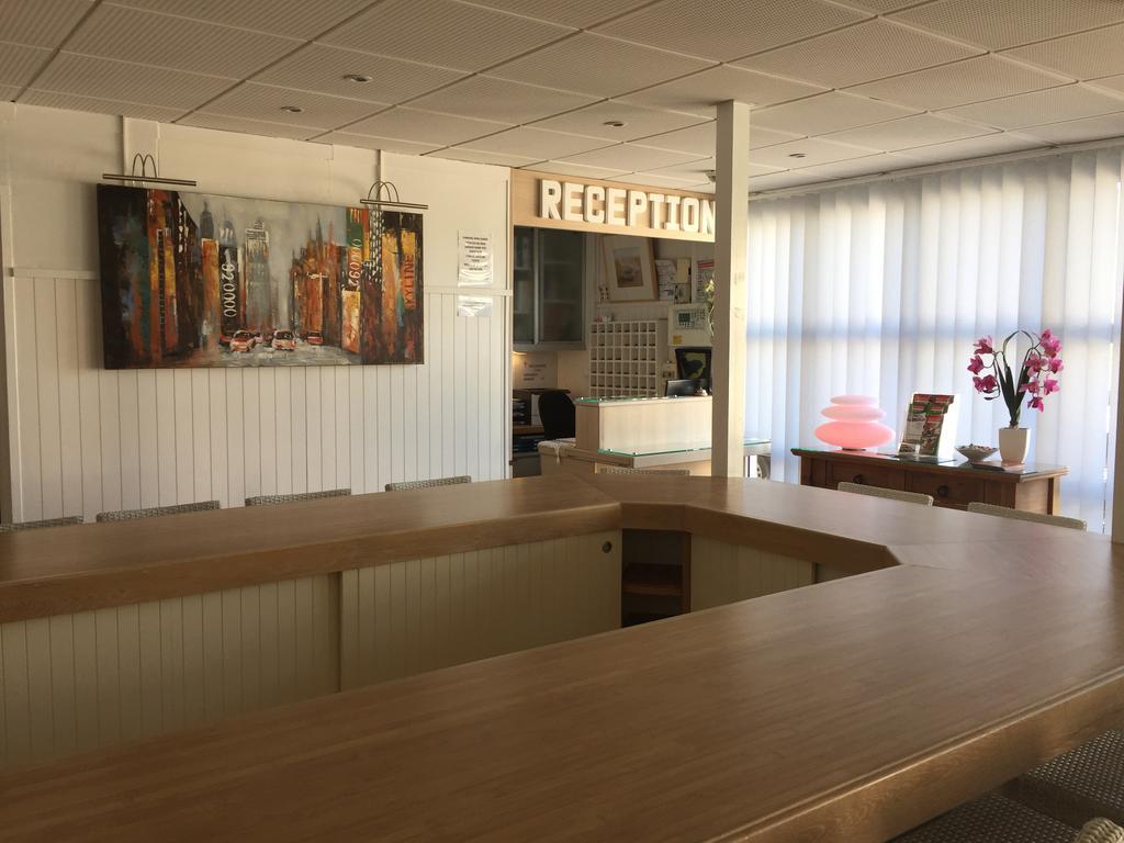 Fasthotel Toulon Cuers Bagian luar foto