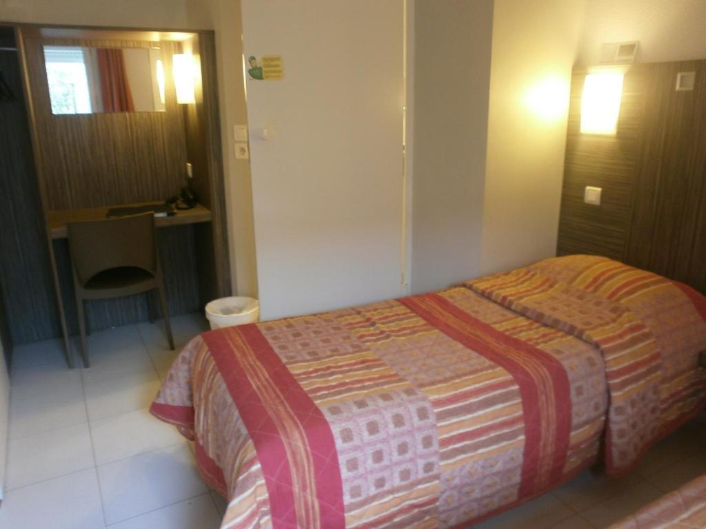 Fasthotel Toulon Cuers Bagian luar foto