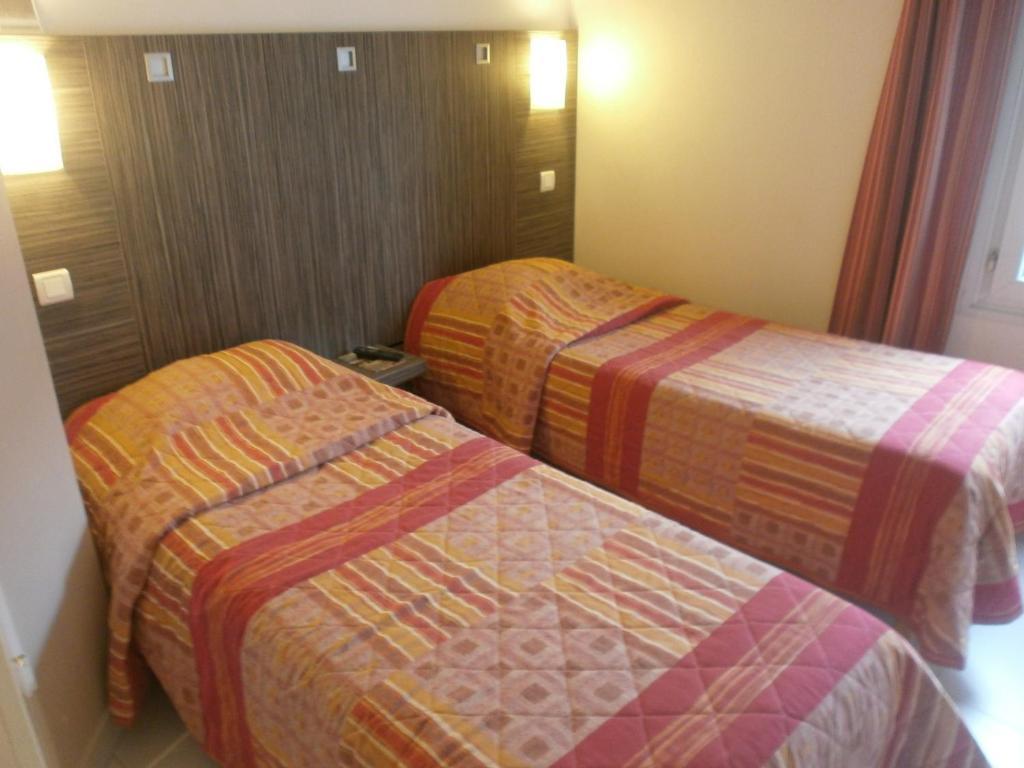 Fasthotel Toulon Cuers Bagian luar foto