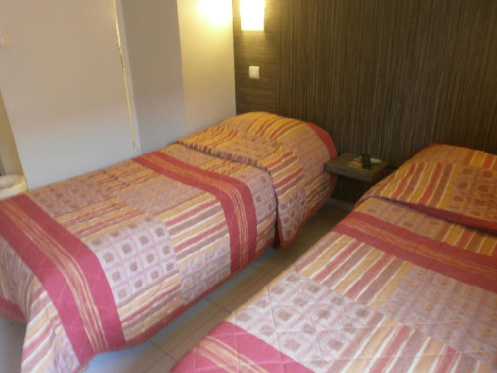 Fasthotel Toulon Cuers Bagian luar foto