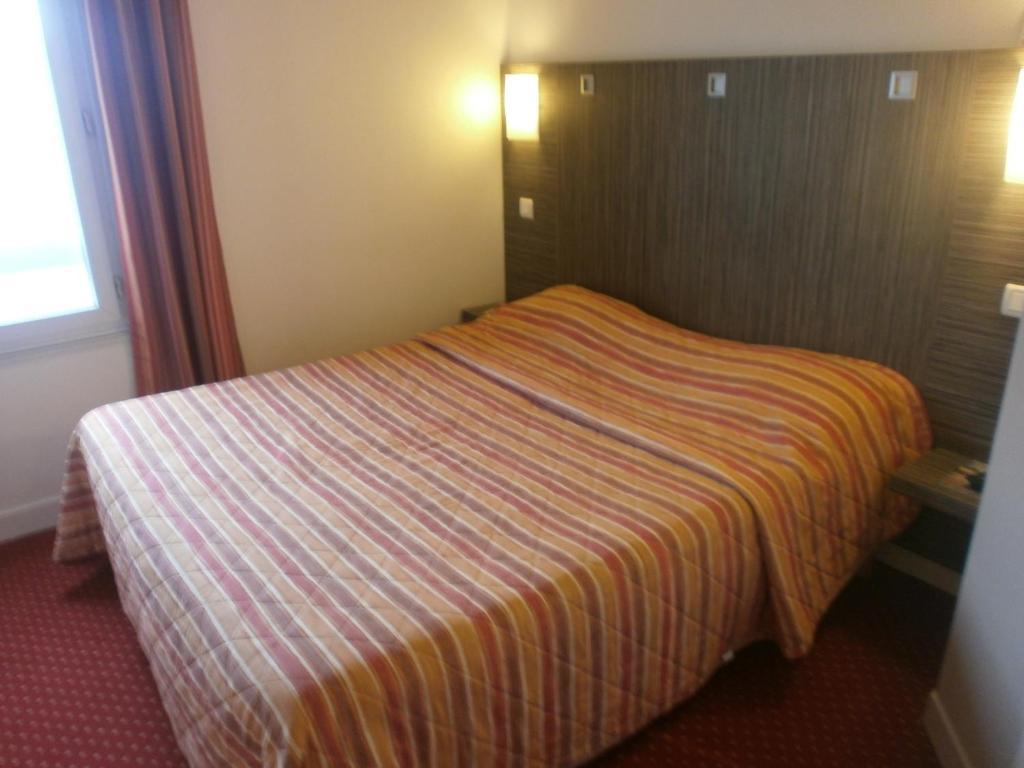 Fasthotel Toulon Cuers Bagian luar foto
