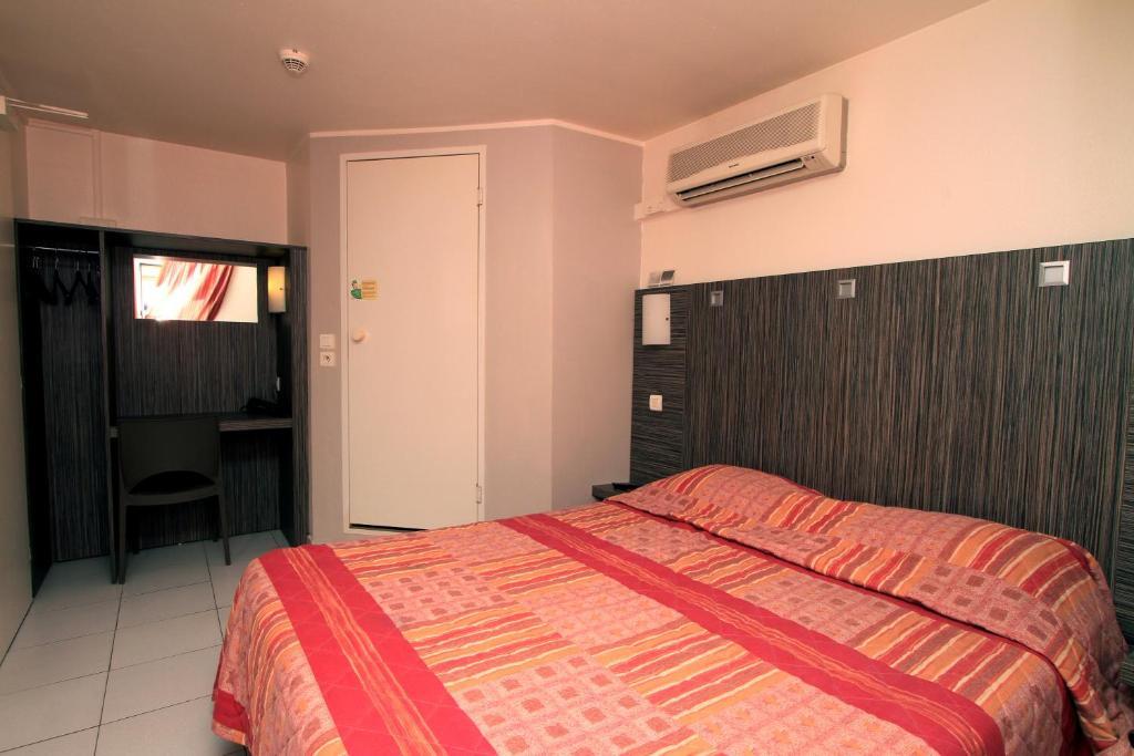 Fasthotel Toulon Cuers Bagian luar foto