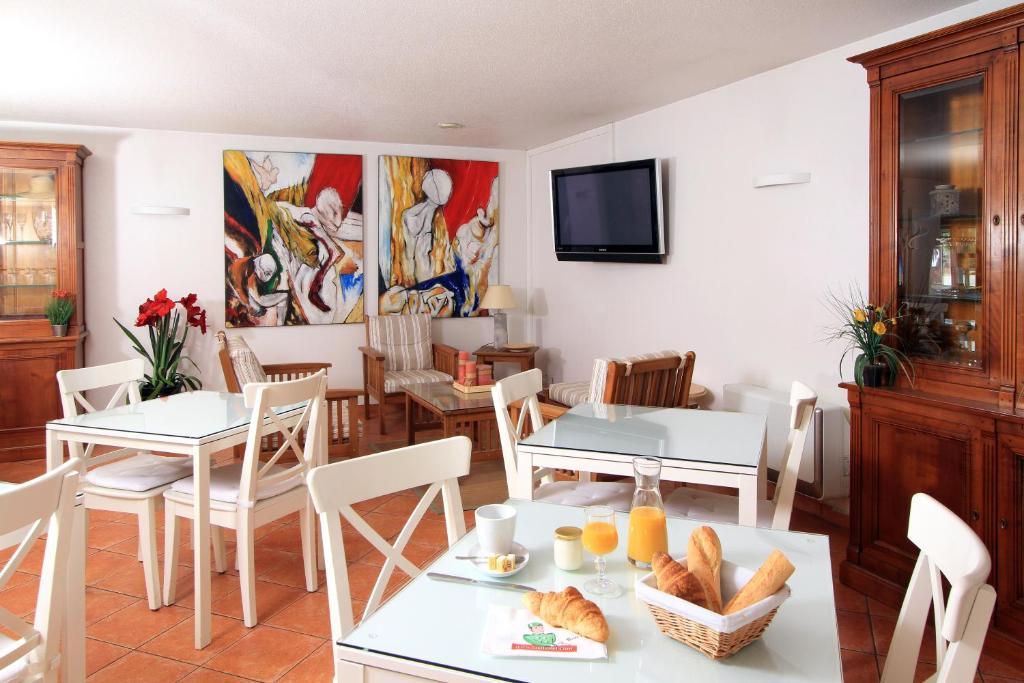 Fasthotel Toulon Cuers Bagian luar foto