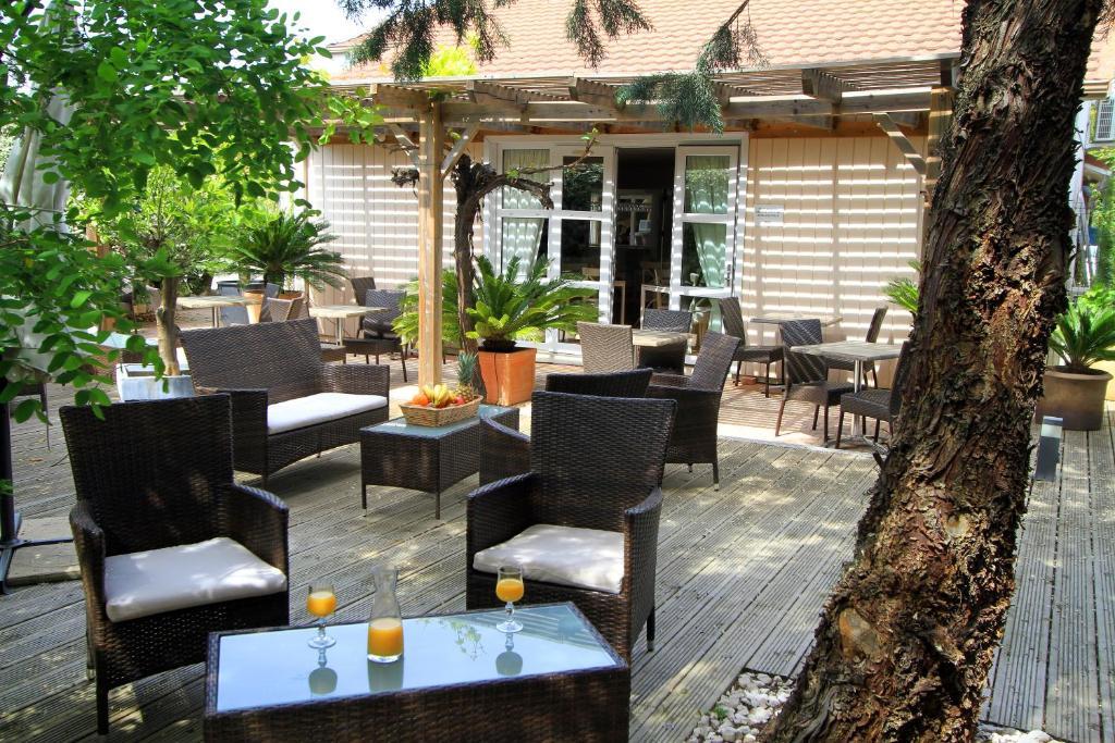 Fasthotel Toulon Cuers Bagian luar foto